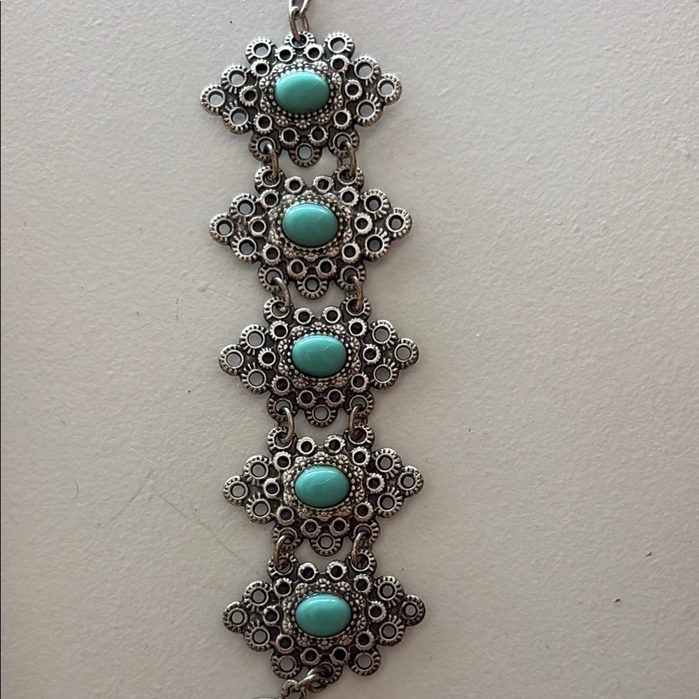 Silver toned Bracelet with Turquoise Accents